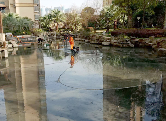 岭东景观池淤泥清理